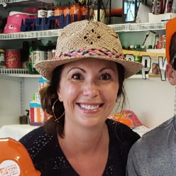 Meet your Posher, Whitney - Picture 1 of 1